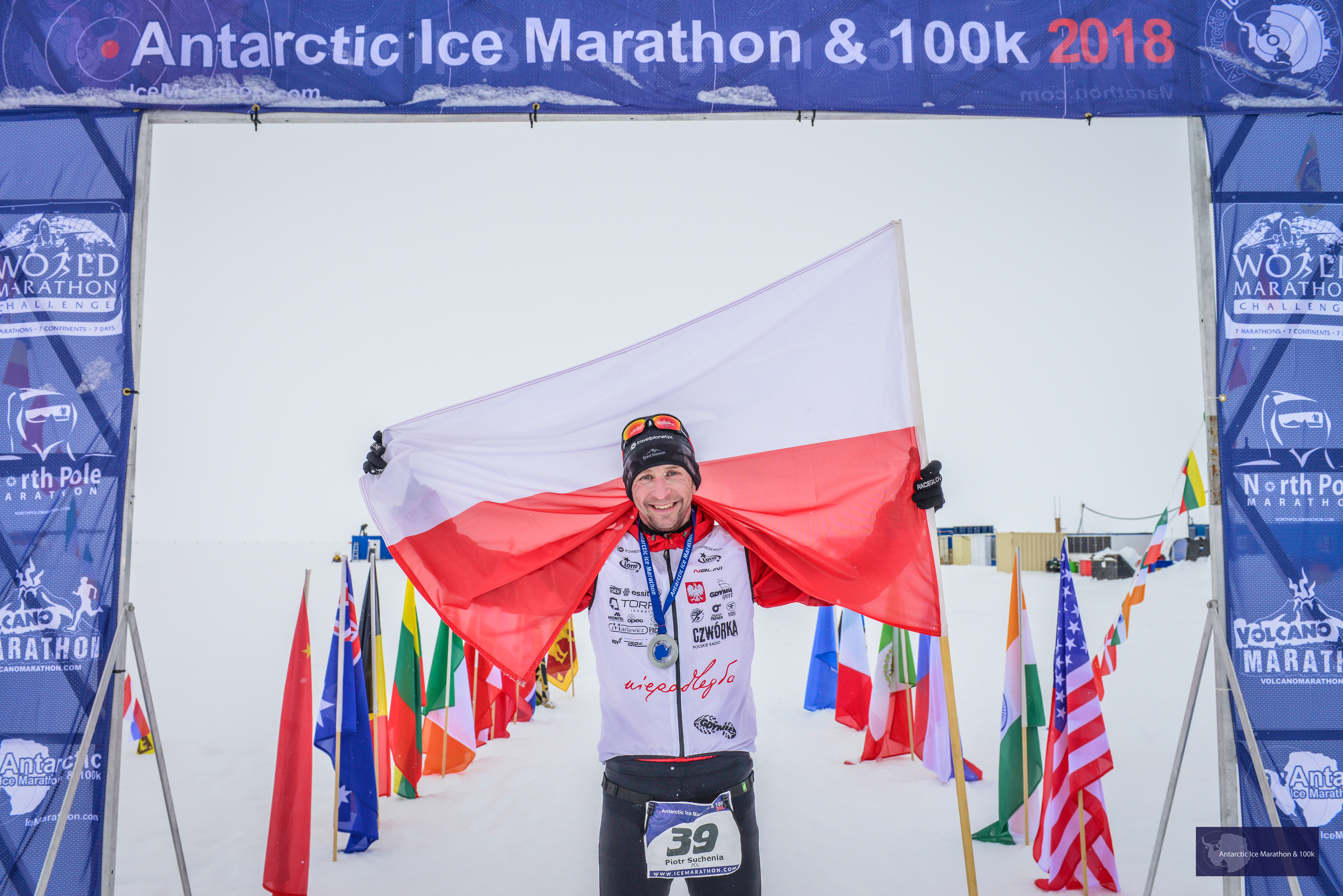 Piotr Suchenia zwycięża na Antarktydzie!